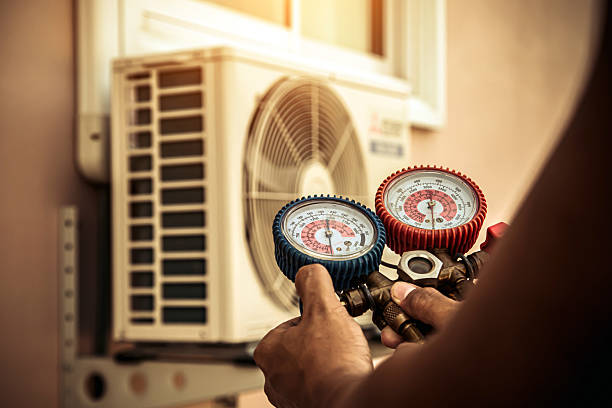 Professional Hvac technician working in Lillian, AL